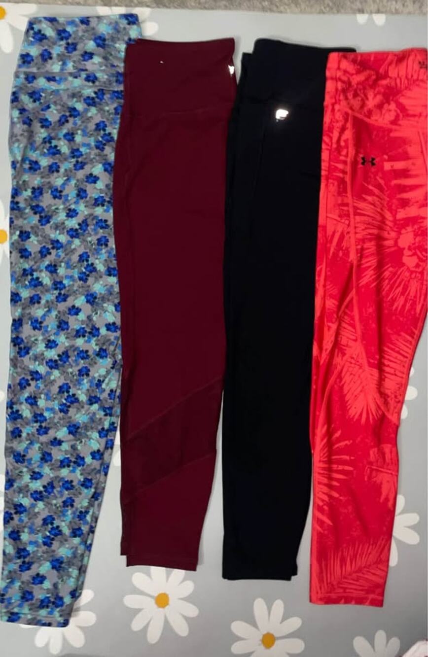 4 Pairs women’s leggings (Med) Under Armor, Fabletics, old navy, Gap